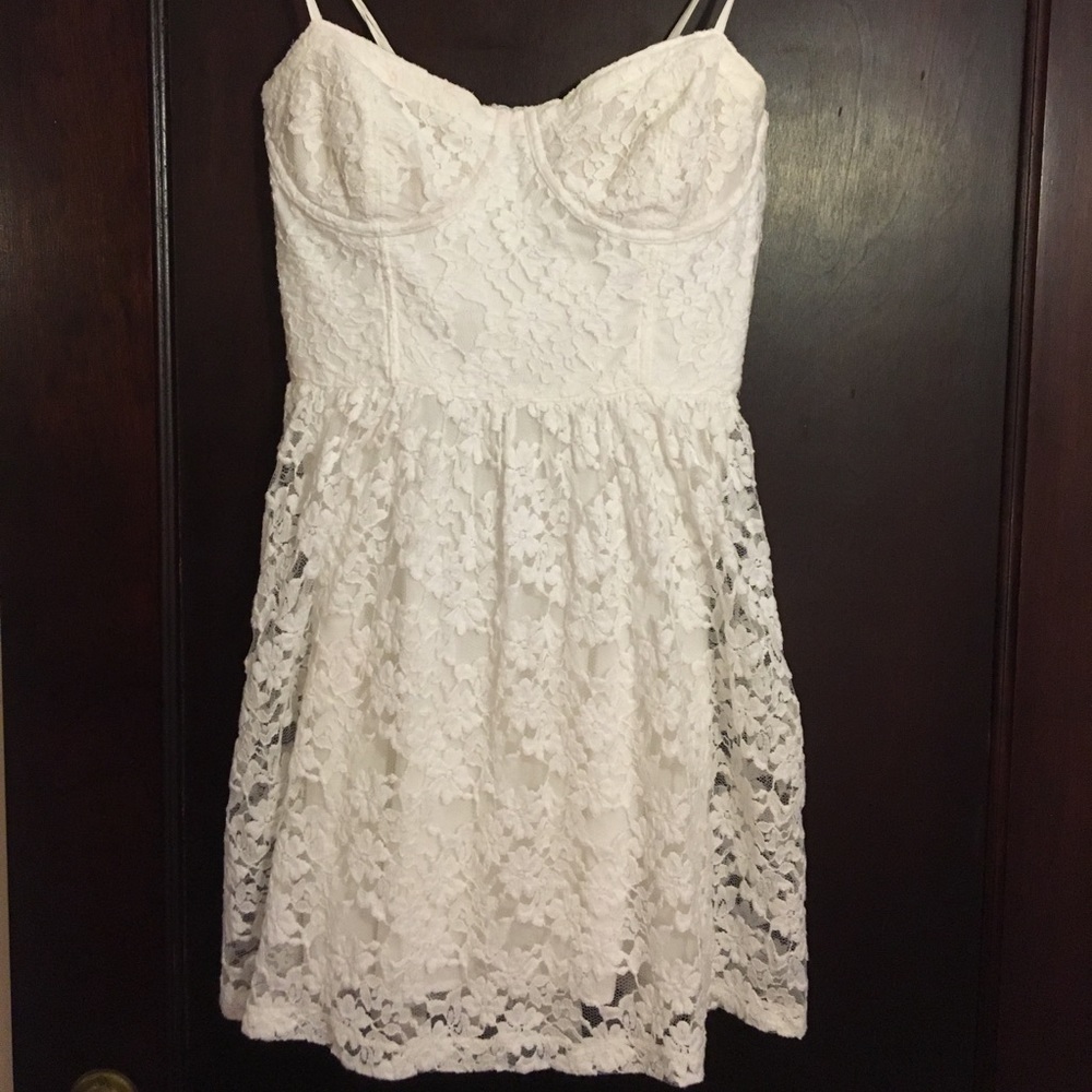 GRADUATION WHITE LACE DRESS